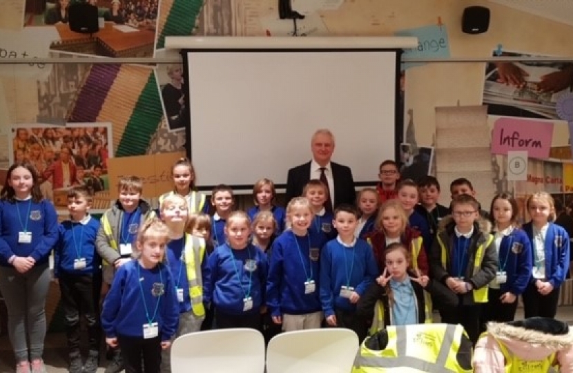 Graham with Year 5 pupils from Withernsea Primary School (1)